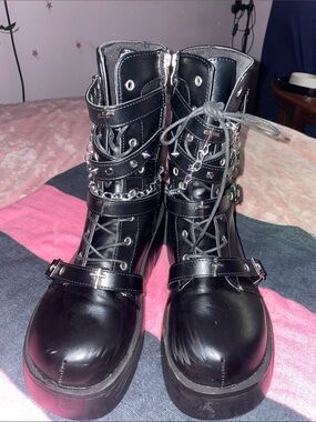 Women's sz10.5 Black Lace-Up Platform Combat Boots with Chain Accent